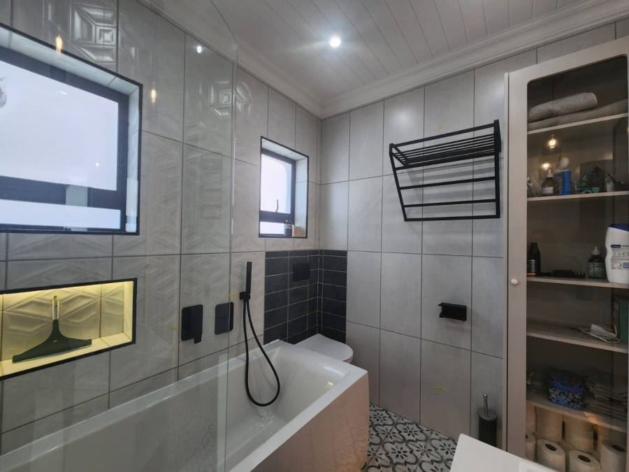 3 Bedroom Property for Sale in Mont Fleur Mountain Estate Western Cape